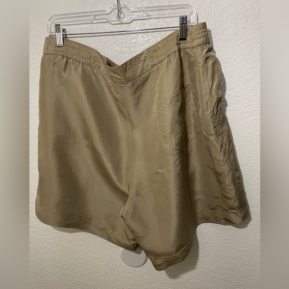 2-Piece set.  Women’s Khaki Utility Safari Photography Vest & Short Set Size XL - Picture 5 of 12